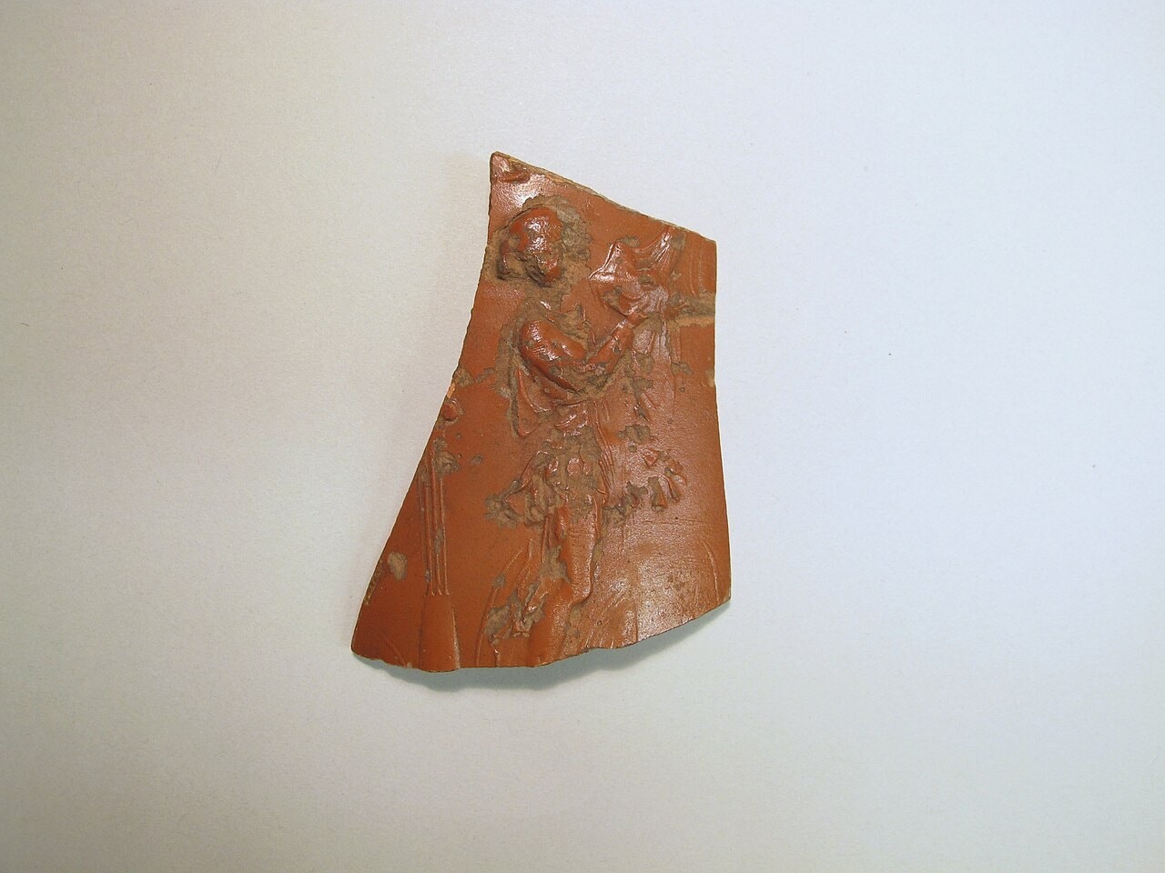 Fragment de vase à décor moulé
