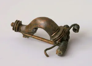 Fibule en bronze